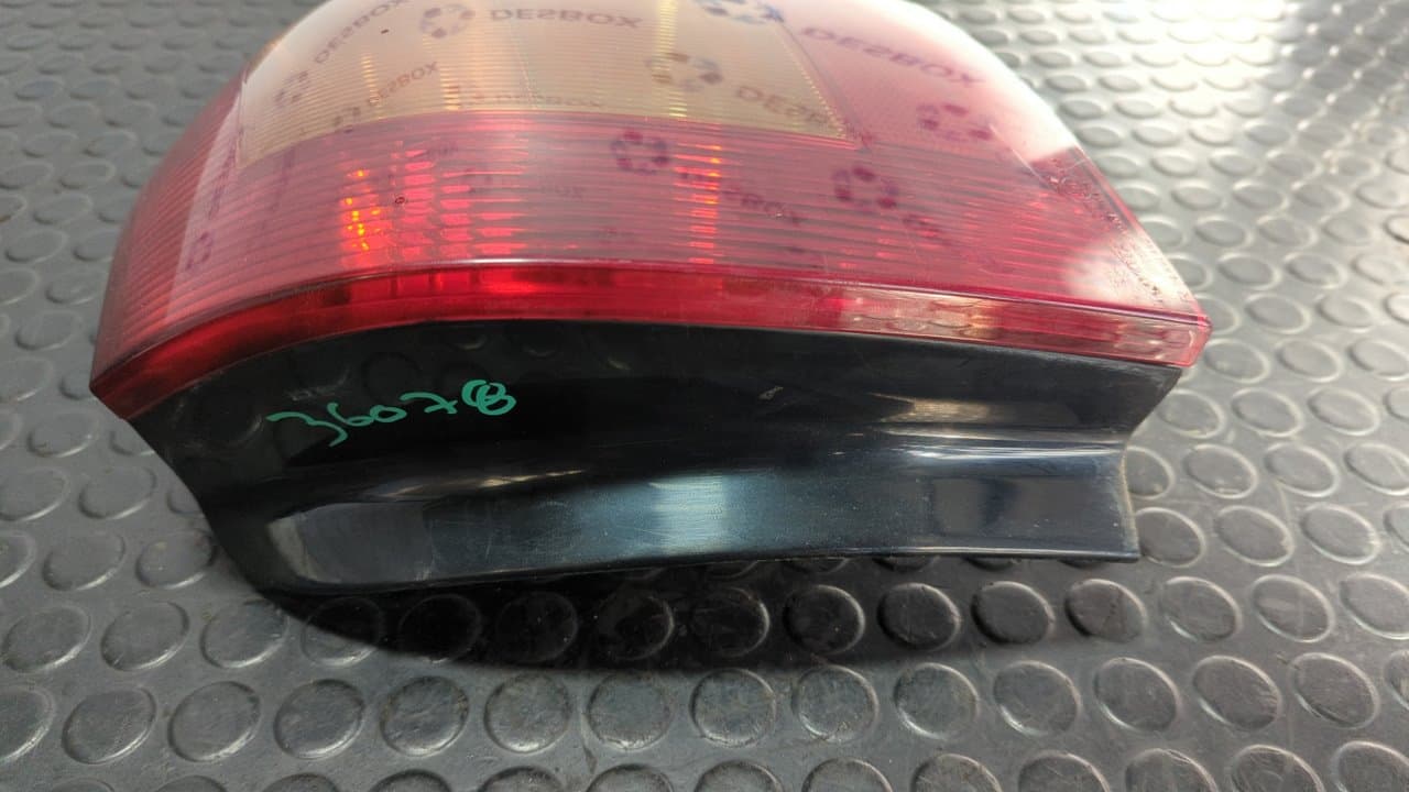 Recambio de PILOTO TRASERO DERECHO para TOYOTA COROLLA (E12) 2.0 D-CAT 1CDFTV referencia OEM IAM 0251 - GRIS 2