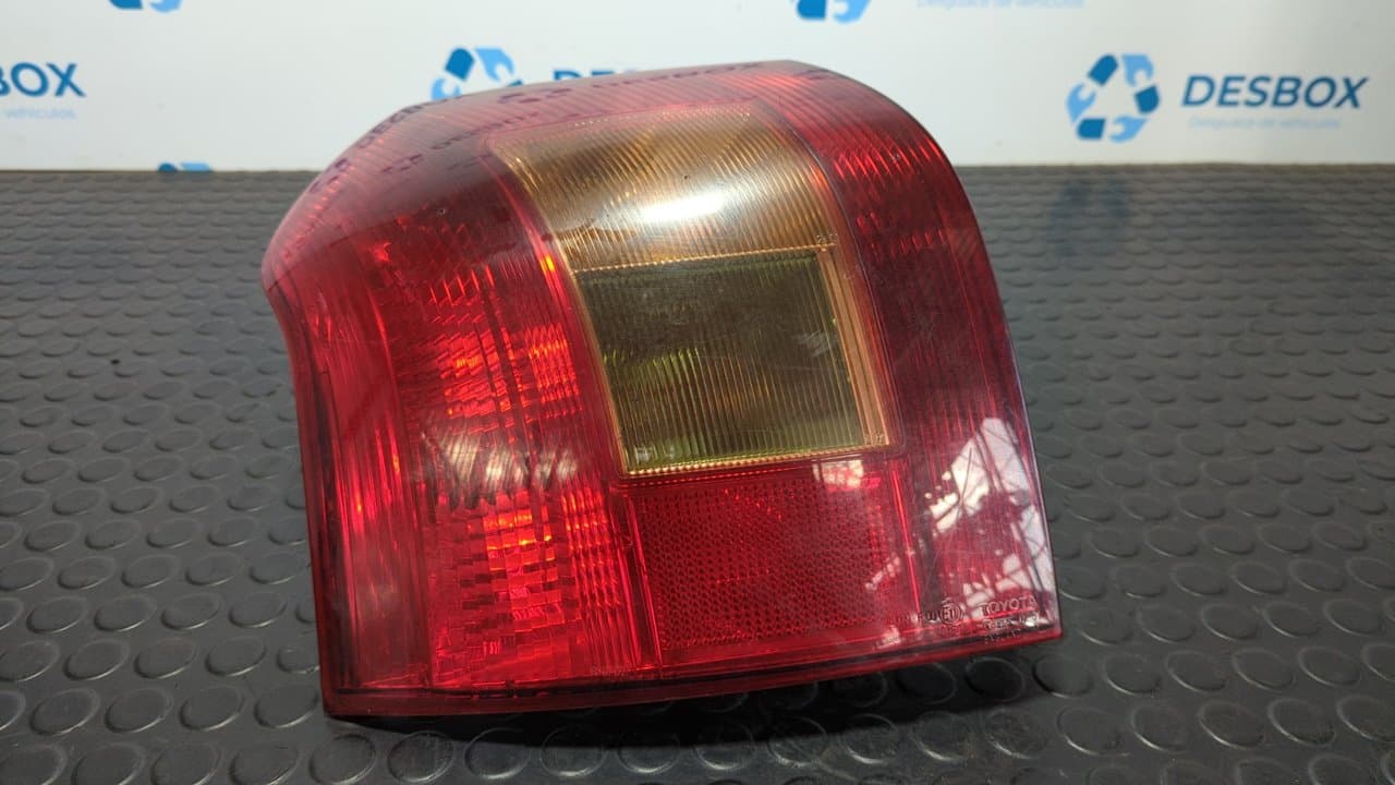 Recambio de PILOTO TRASERO IZQUIERDO para TOYOTA COROLLA (E12) 2.0 D-CAT 1CDFTV referencia OEM IAM 0251 - GRIS