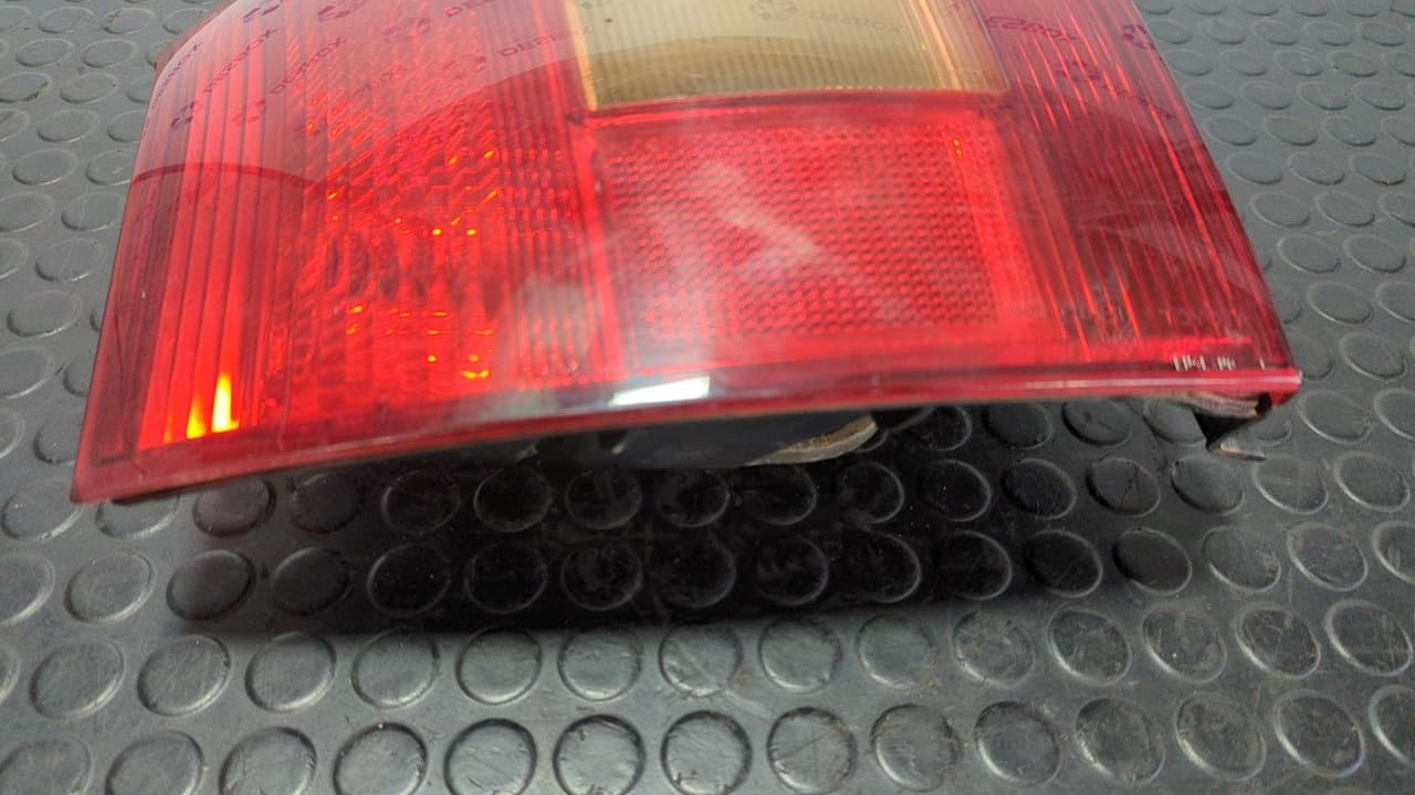 Recambio de PILOTO TRASERO IZQUIERDO para TOYOTA COROLLA (E12) 2.0 D-CAT 1CDFTV referencia OEM IAM 0251 - GRIS 6