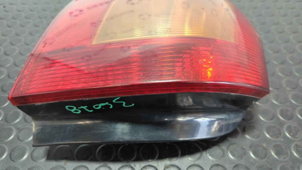 Recambio de PILOTO TRASERO IZQUIERDO para TOYOTA COROLLA (E12) 2.0 D-CAT 1CDFTV referencia OEM IAM 0251 - GRIS 4