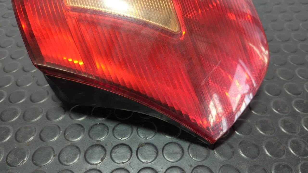 Recambio de PILOTO TRASERO IZQUIERDO para TOYOTA COROLLA (E12) 2.0 D-CAT 1CDFTV referencia OEM IAM 0251 - GRIS 7