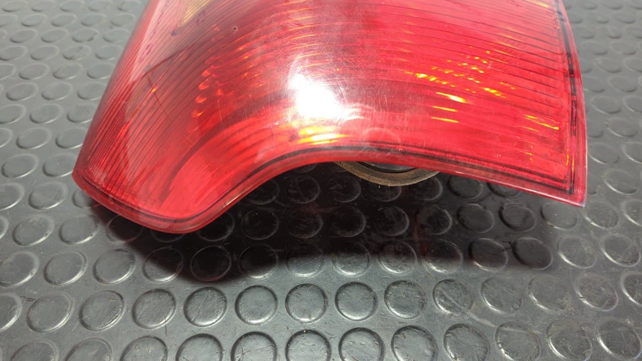 Recambio de PILOTO TRASERO IZQUIERDO para TOYOTA COROLLA (E12) 2.0 D-CAT 1CDFTV referencia OEM IAM 0251 - GRIS 9