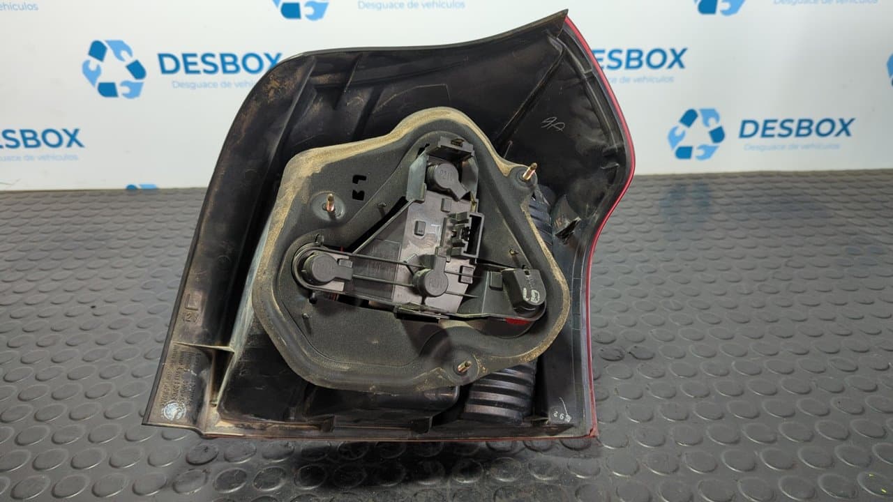 Recambio de PILOTO TRASERO IZQUIERDO para TOYOTA COROLLA (E12) 2.0 D-CAT 1CDFTV referencia OEM IAM 0251 - GRIS 5