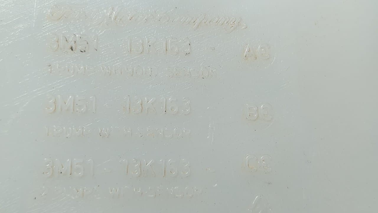 Recambio de DEPOSITO LIMPIA para FORD KUGA (CBS) Titanium S TXDA referencia OEM IAM 3M5113K163AC - BLANCO 4
