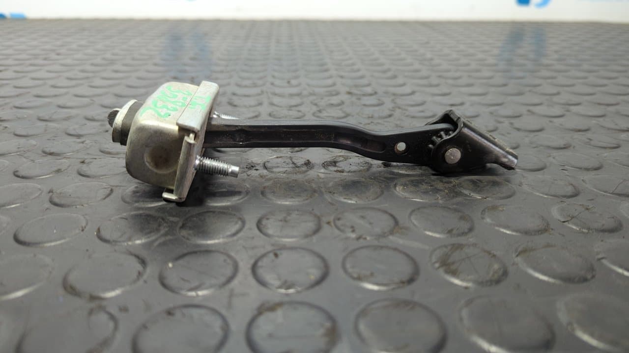 Recambio de RETENEDOR PUERTA IZQUIERDA  para FORD KUGA (CBS) Titanium S TXDA referencia OEM IAM 3M51R23500AJ - BLANCO 6