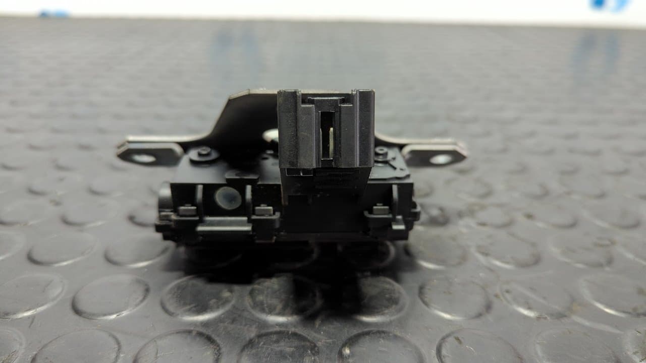 Recambio de CERRADURA MALETERO / PORTON para FORD KUGA (CBS) Titanium S TXDA referencia OEM IAM 8Y41S442A66AF - BLANCO 8