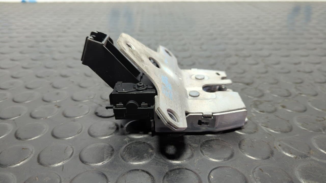 Recambio de CERRADURA MALETERO / PORTON para FORD KUGA (CBS) Titanium S TXDA referencia OEM IAM 8Y41S442A66AF - BLANCO 2