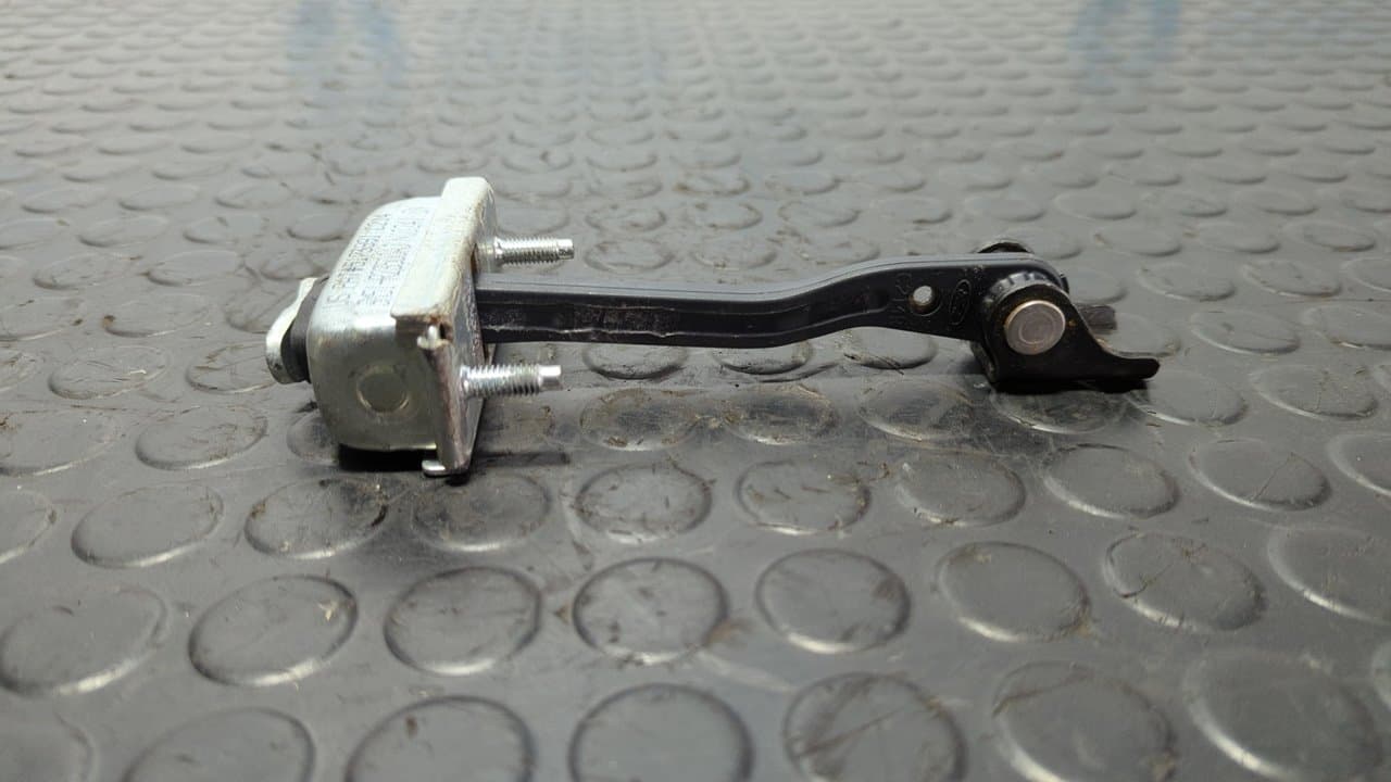 Recambio de RETENEDOR PUERTA IZQUIERDA  para FORD KUGA (CBS) Titanium S TXDA referencia OEM IAM 3M51R23500AJ - BLANCO 7