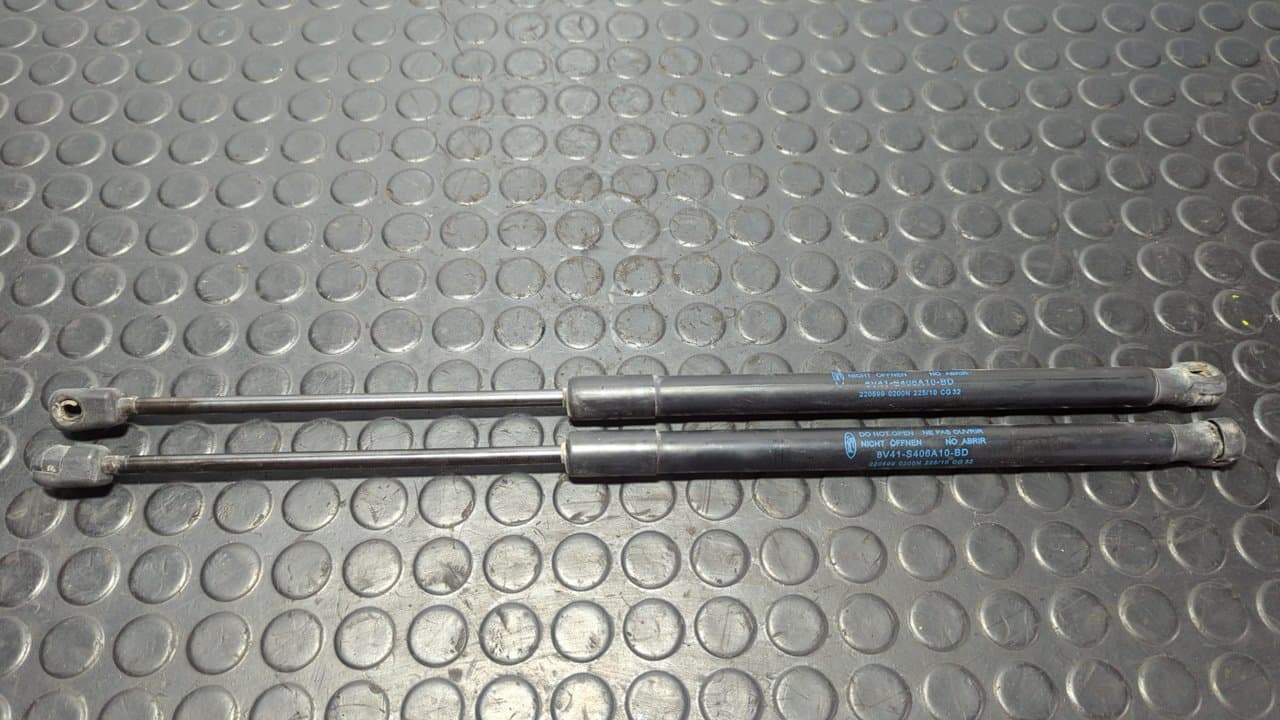 Recambio de AMORTIGUADORES MALETERO / PORTON para FORD KUGA (CBS) Titanium S TXDA referencia OEM IAM 8V41S406A10BD - BLANCO