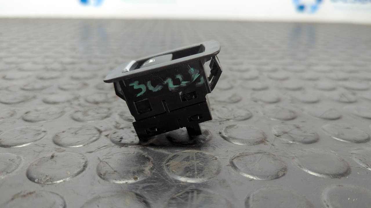 Recambio de MANDO ELEVALUNAS TRASERO IZQUIERDO para BMW SERIE 3 LIM. (F30) 318d Advantage B47D20A referencia OEM IAM 936193601 - NEGRO 5