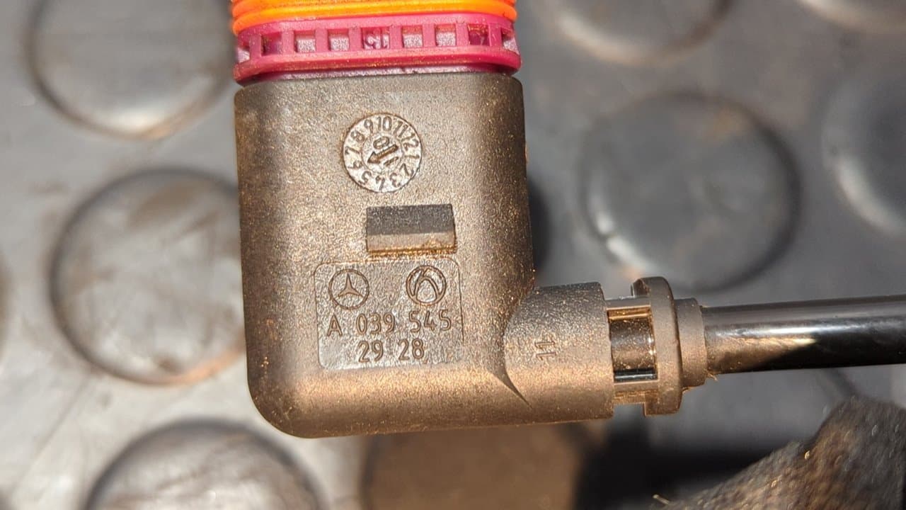 Recambio de SENSOR ABS TRASERO DERECHO para MERCEDES-BENZ CLASE E (W212) FAMILIAR 200 CDI BlueEfficiency (212.205) OM651925 referencia OEM IAM A0395452928 - VERDE 3