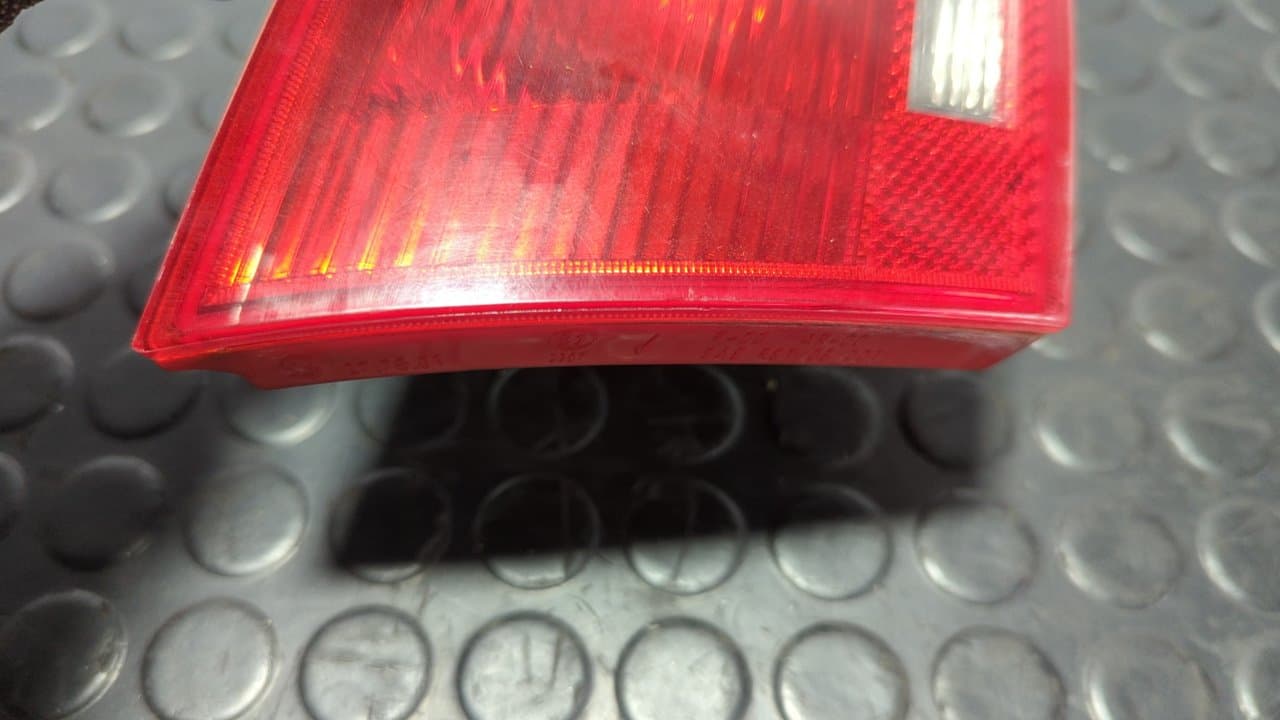 Recambio de PILOTO PORTON IZQUIERDO para AUDI A3 SPORTBACK (8P) 2.0 FSI Ambiente BLR referencia OEM IAM 8P4945093 - NEGRO 4