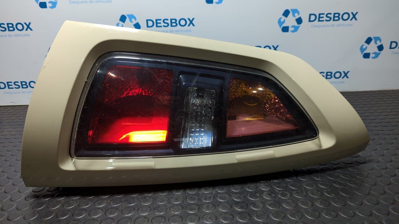 Recambio de PILOTO TRASERO IZQUIERDO para KIA SOUL D4FB referencia OEM IAM 924012K0 - BLANCO