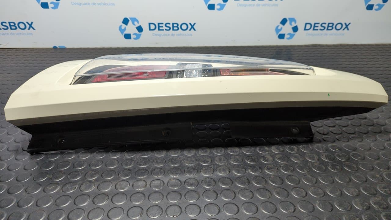Recambio de PILOTO TRASERO IZQUIERDO para KIA SOUL D4FB referencia OEM IAM 924012K0 - BLANCO 2