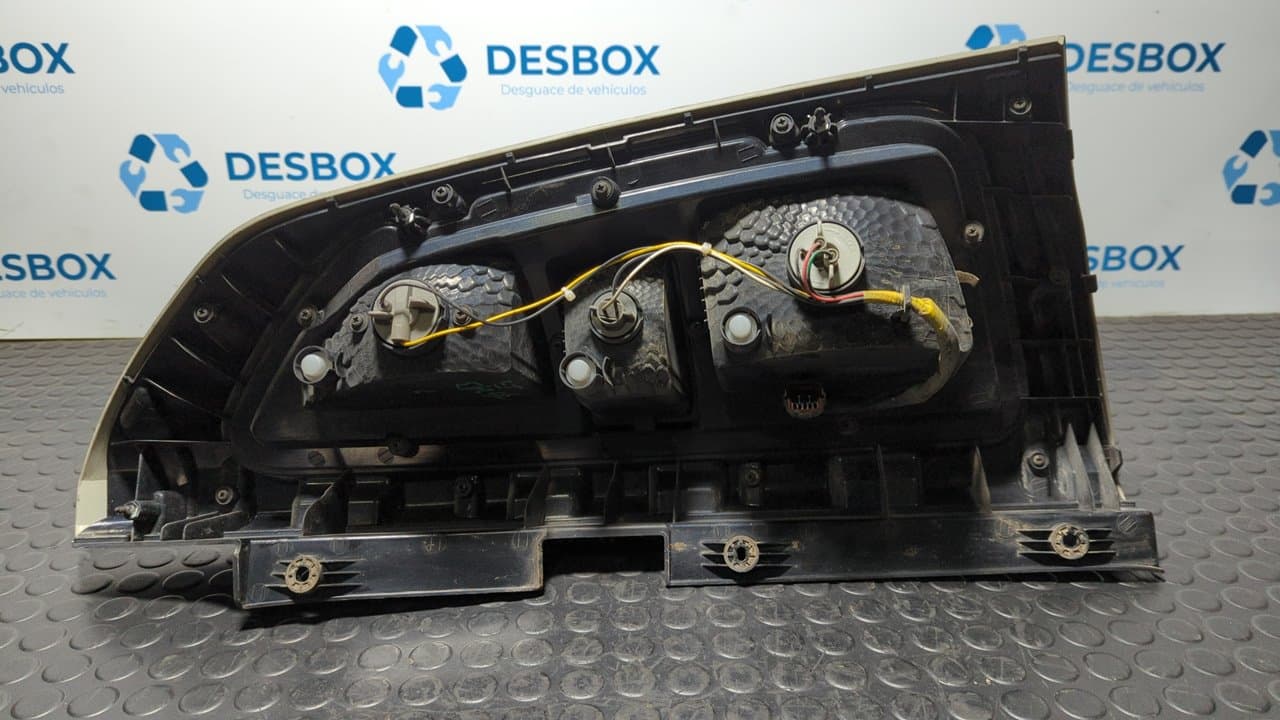 Recambio de PILOTO TRASERO IZQUIERDO para KIA SOUL D4FB referencia OEM IAM 924012K0 - BLANCO 4
