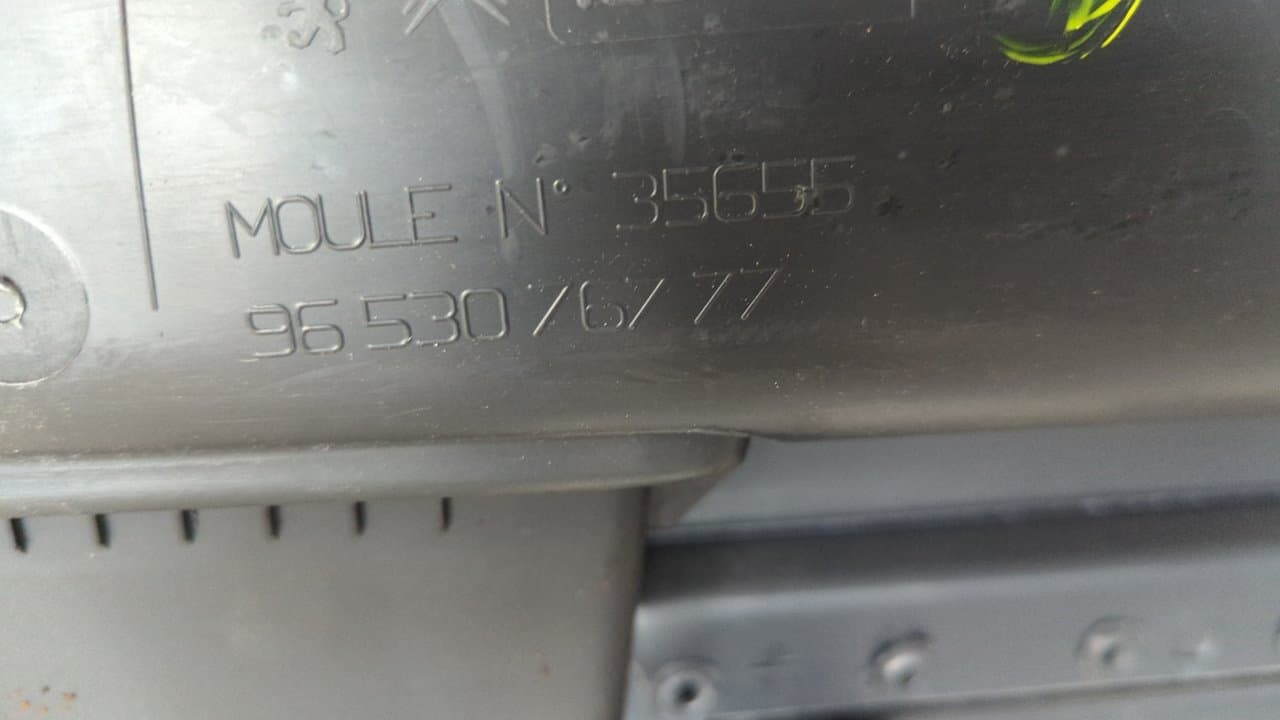 Recambio de GUARNECIDO PUERTA DELANTERA IZQUIERDA para CITROEN C3 1.4 Audace KFVTU3JP referencia OEM IAM 9653076777 - GRIS 2