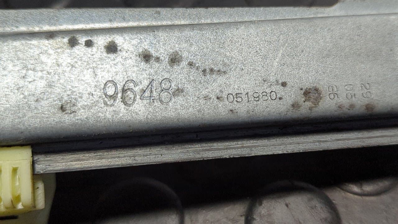 Recambio de ELEVALUNAS DELANTERO IZQUIERDO para PEUGEOT 1007 Dolce NFU referencia OEM IAM 9648051880 - GRIS 9