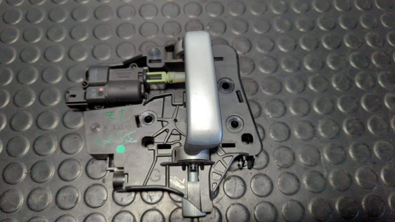 Recambio de MANETA INTERIOR DELANTERA IZQUIERDA para PEUGEOT 1007 Dolce NFU referencia OEM IAM 96801416VV - GRIS