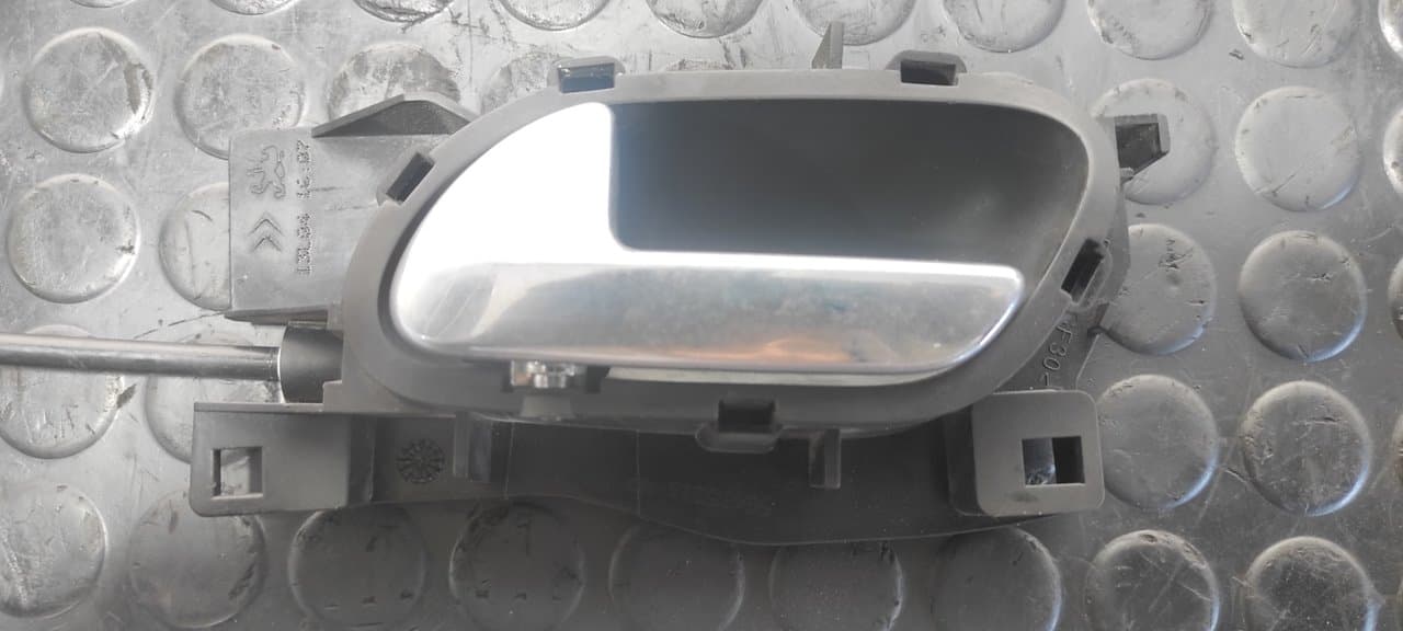 Recambio de MANETA INTERIOR DELANTERA IZQUIERDA para CITROEN C4 LIM. Sport 8F01 referencia OEM IAM 9643531 - BLANCO