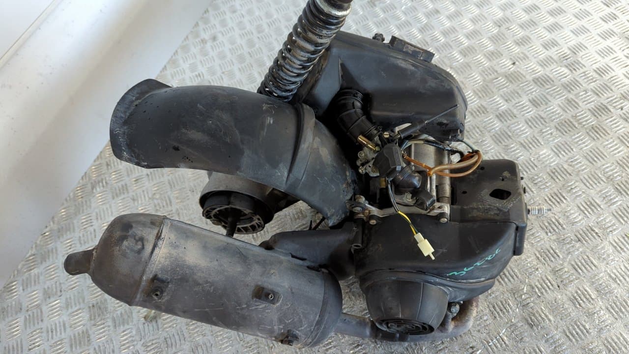 Recambio de MOTOR  para PIAGGIO (VESPA) VESPA C38 LX 50  50 referencia OEM IAM C161M - GRIS 4