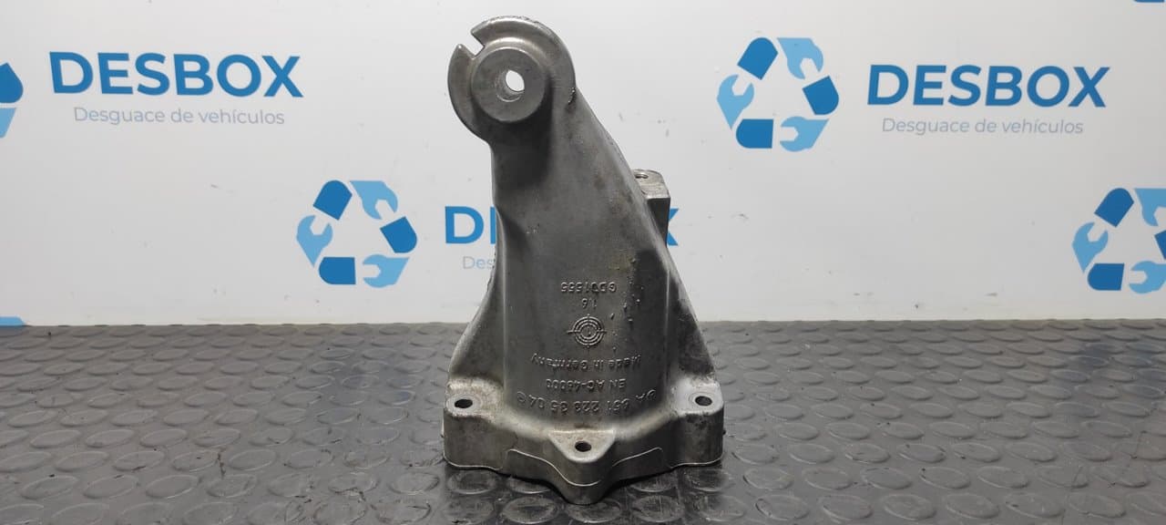 Recambio de SOPORTE MOTOR para MERCEDES-BENZ CLASE C (W204) LIM. C 220 CDI BlueEfficiency AMG Edition (204.002) OM651911 referencia OEM IAM A6512233504 - BLANCO