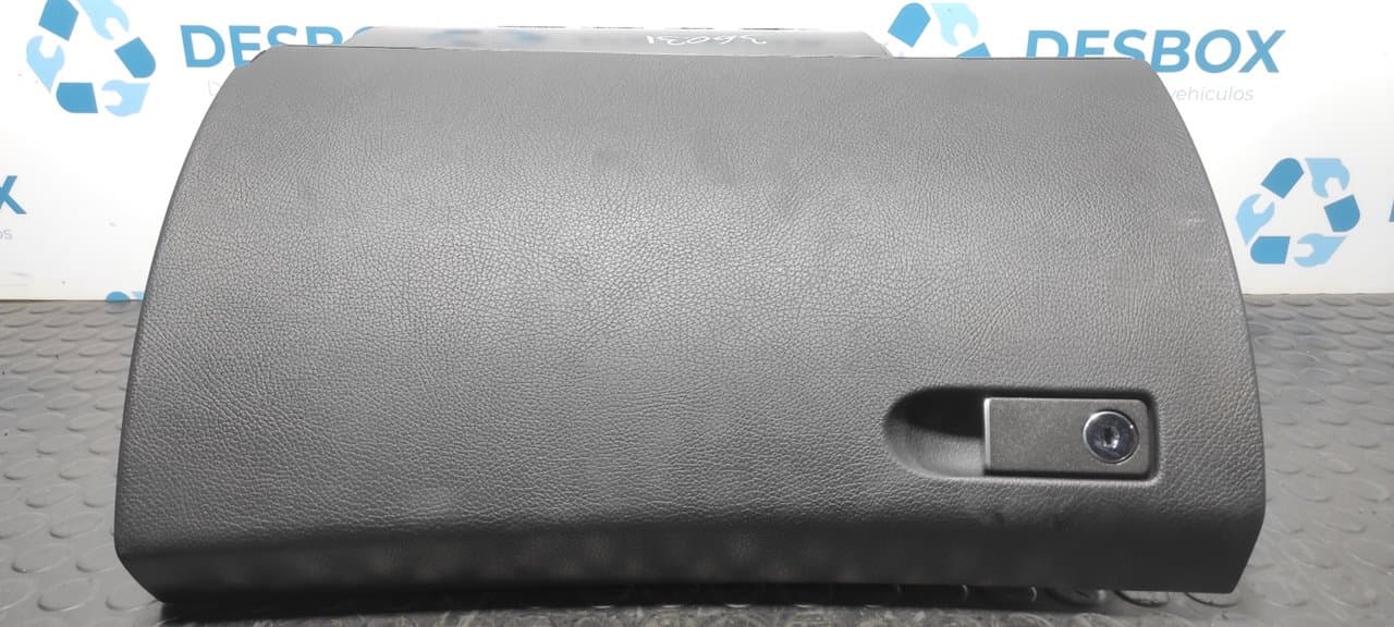 Recambio de GUANTERA para MERCEDES-BENZ CLASE C (W204) LIM. C 220 CDI BlueEfficiency AMG Edition (204.002) OM651911 referencia OEM IAM A2046804991 - BLANCO