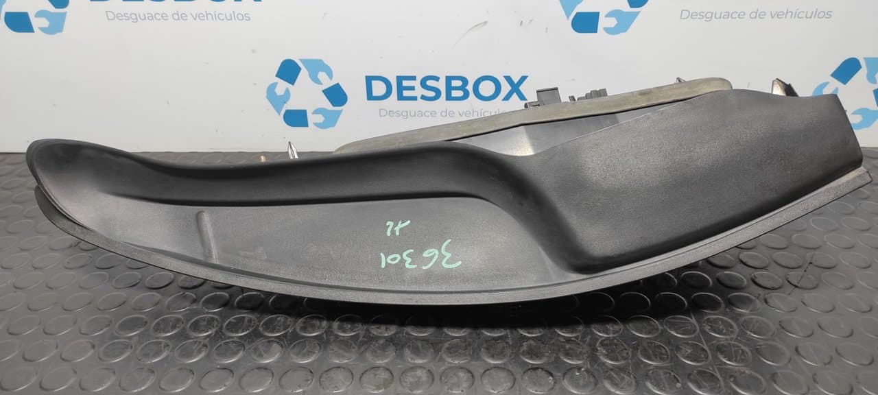 Recambio de PILOTO TRASERO IZQUIERDO para RENAULT LAGUNA (B56) 2.0 N7Q700 referencia OEM IAM 2261 - NEGRO 4