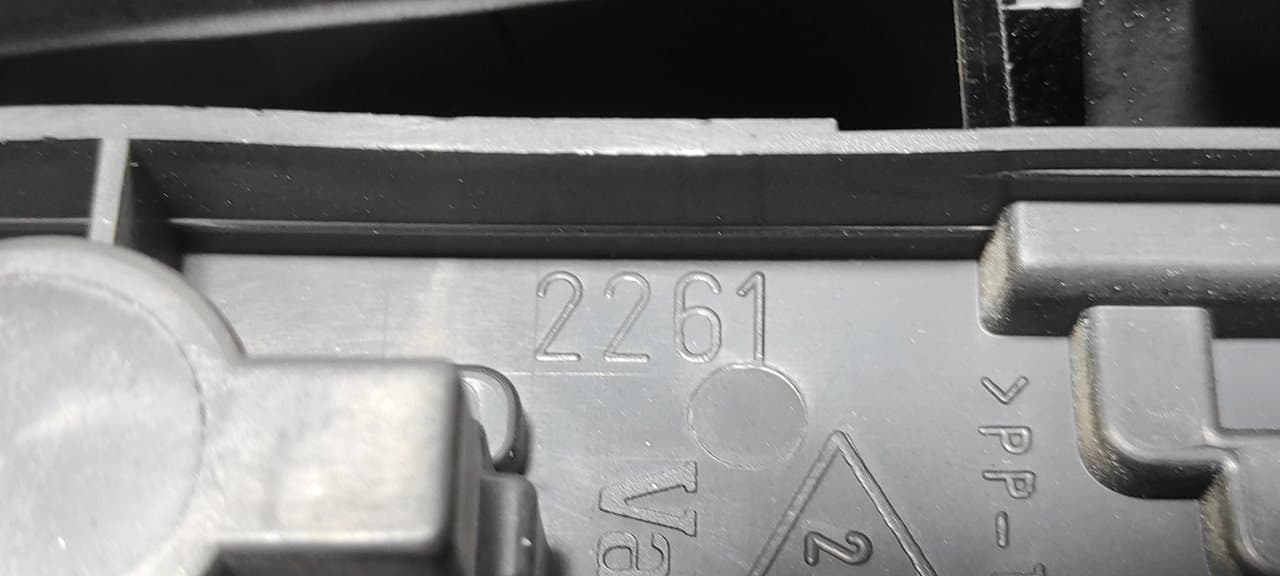 Recambio de PILOTO TRASERO IZQUIERDO para RENAULT LAGUNA (B56) 2.0 N7Q700 referencia OEM IAM 2261 - NEGRO 5