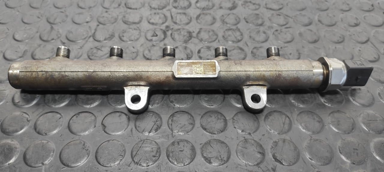 Recambio de RAMPA INYECTORA para FORD TRANSIT CAJA CERRADA '06 FT 260 K Trend LKW CYRB referencia OEM IAM BK2Q9D280AB - BLANCO