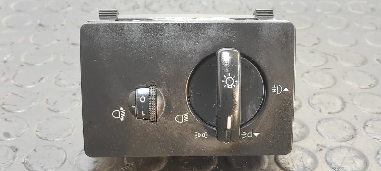 Recambio de MANDO LUCES para FORD TRANSIT CAJA CERRADA '06 FT 260 K Trend LKW CYRB referencia OEM IAM 4M5T13A024EA - BLANCO