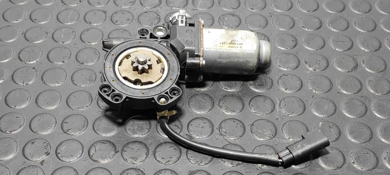 Recambio de MOTOR ELEVALUNAS DELANTERO IZQUIERDO para FORD TRANSIT CAJA CERRADA '06 FT 260 K Trend LKW CYRB referencia OEM IAM 400923B - BLANCO
