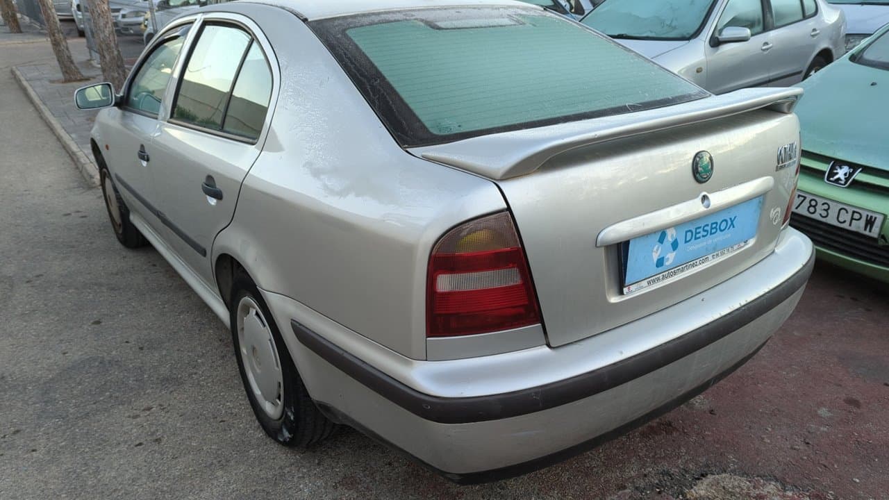 Recambio de MANDO RETROVISOR para SKODA OCTAVIA BERLINA (1U2) 1.6 GLX (74kW) AKL - BLANCO 5