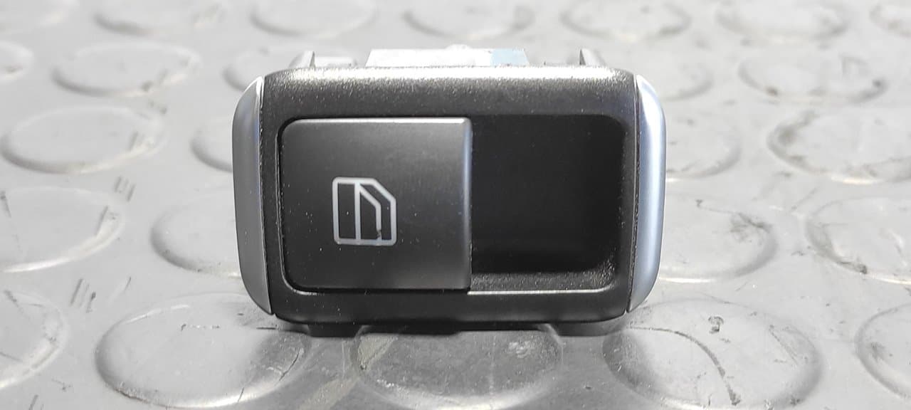 Recambio de MANDO ELEVALUNAS TRASERO DERECHO para MERCEDES-BENZ CLASE C (W204) LIM. C 220 CDI BlueEfficiency AMG Edition (204.002) OM651911 referencia OEM IAM A2049058202 - BLANCO