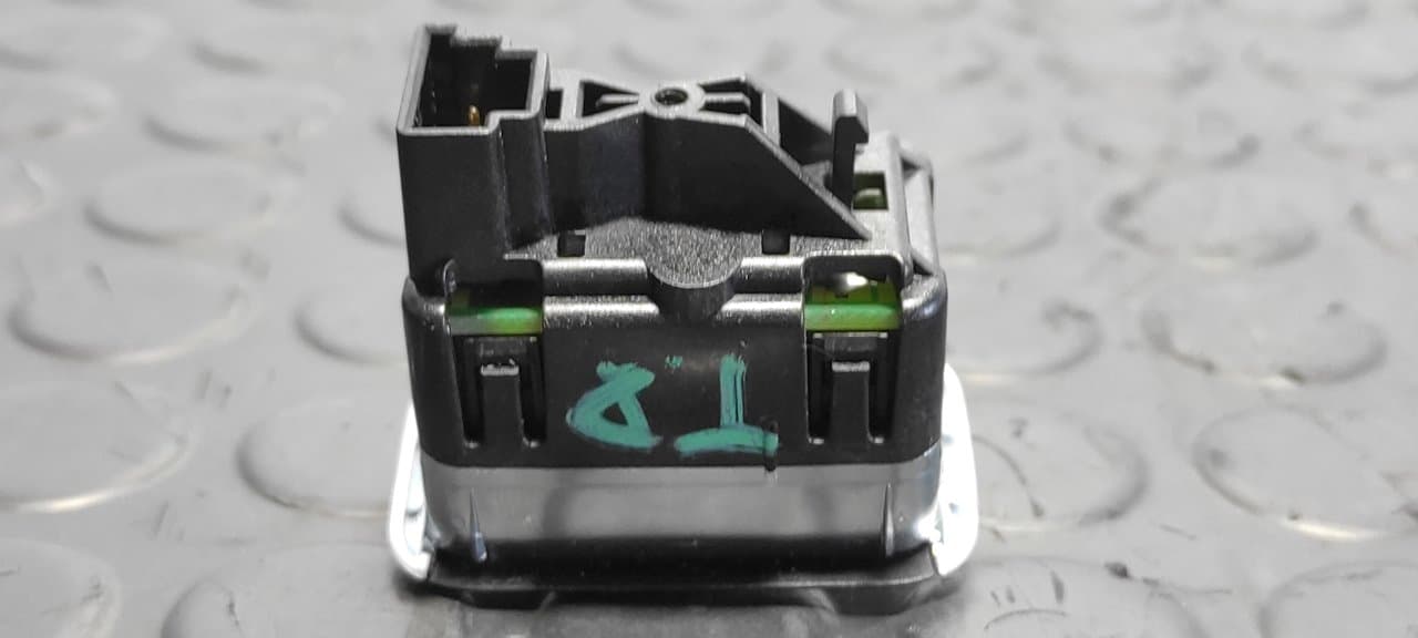 Recambio de MANDO ELEVALUNAS TRASERO DERECHO para MERCEDES-BENZ CLASE C (W204) LIM. C 220 CDI BlueEfficiency AMG Edition (204.002) OM651911 referencia OEM IAM A2049058202 - BLANCO 5
