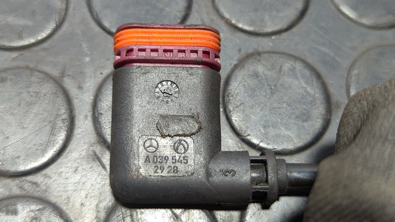 Recambio de SENSOR ABS TRASERO IZQUIERDO para MERCEDES-BENZ CLASE C (W204) LIM. C 220 CDI BlueEfficiency AMG Edition (204.002) OM651911 referencia OEM IAM A0395452928 - BLANCO 3