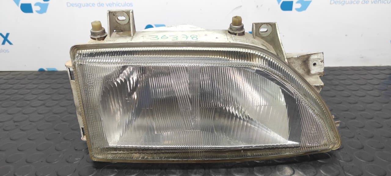 Recambio de FARO DERECHO para FORD ESCORT BERLINA/TURNIER Bravo Lim. L1E referencia OEM IAM 7R01472 - VERDE