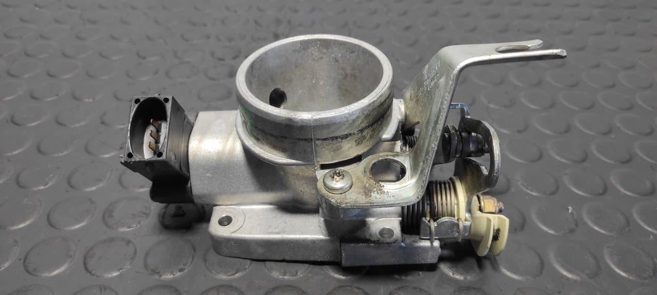 Recambio de CAJA MARIPOSA para FORD ESCORT BERLINA/TURNIER Bravo Lim. L1E referencia OEM IAM 938FMA - VERDE