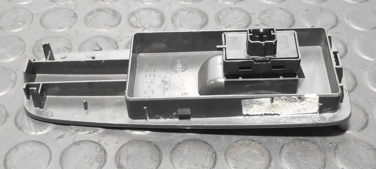 Recambio de MANDO ELEVALUNAS DELANTERO DERECHO para FIAT DUCATO MAXI CAJA ABIERTA (09.2006 =>) 2.3 JTD CAT F1AE0481D referencia OEM IAM B569 - BLANCO 4