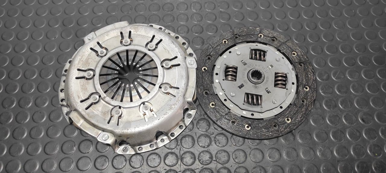 Recambio de KIT EMBRAGUE para FORD ESCORT BERLINA/TURNIER Bravo Lim. L1E referencia OEM IAM 322018310 - VERDE