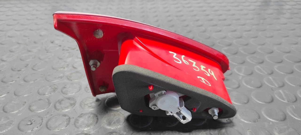 Recambio de PILOTO PORTON DERECHO para ALFA ROMEO 147 (190) 1.6 T.Spark ECO Distinctive AR37203 referencia OEM IAM 03321010 - ROJO 4
