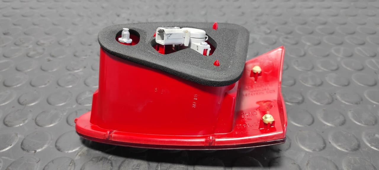 Recambio de PILOTO PORTON IZQUIERDO para ALFA ROMEO 147 (190) 1.6 T.Spark ECO Distinctive AR37203 referencia OEM IAM 03320010 - ROJO 4