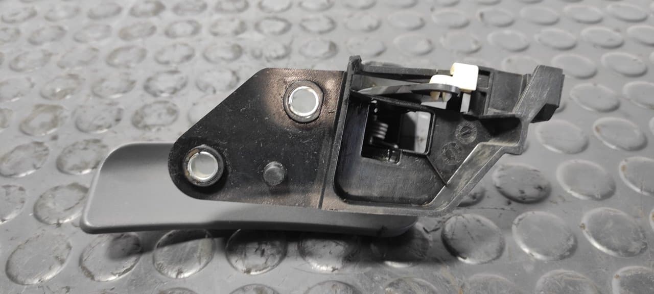 Recambio de MANETA INTERIOR DELANTERA IZQUIERDA para FIAT DUCATO CAJA ABEIRTA 33 (06.2006 =>) 2.3 JTD CAT F1AE0481D referencia OEM IAM C982 - BLANCO 2