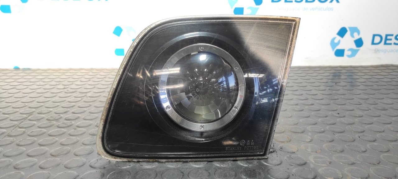 Recambio de PILOTO PORTON DERECHO para MAZDA 3 BERLINA (BK) 1.6 CD Diesel CAT Y601 referencia OEM IAM P2775R - NEGRO