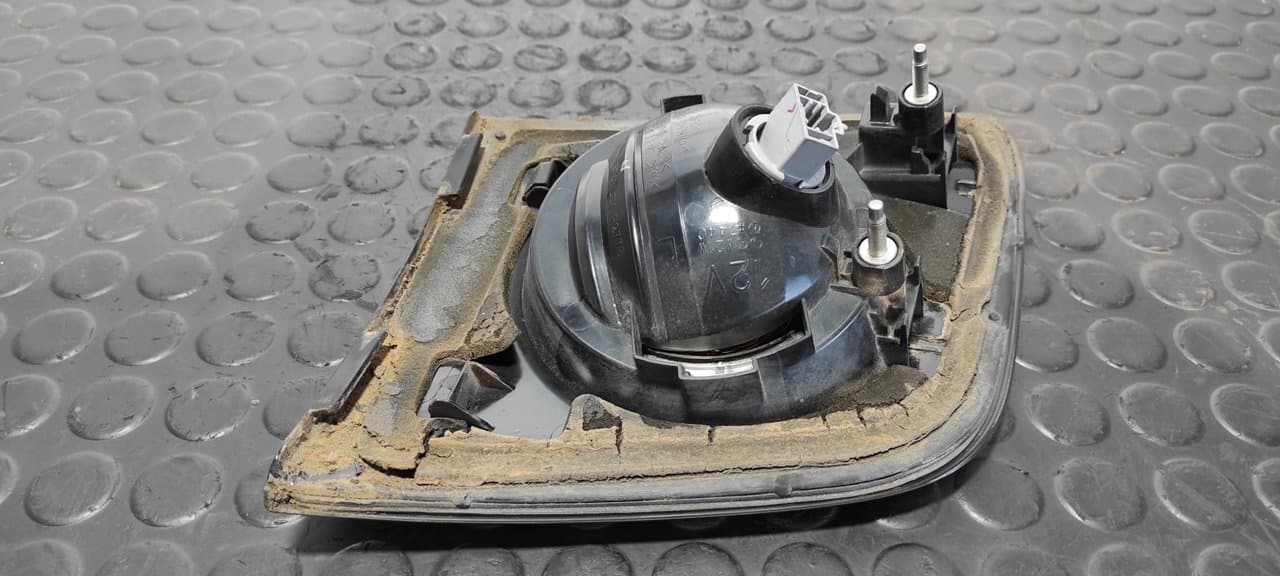 Recambio de PILOTO PORTON IZQUIERDO para MAZDA 3 BERLINA (BK) 1.6 CD Diesel CAT Y601 referencia OEM IAM P2775L - NEGRO 5
