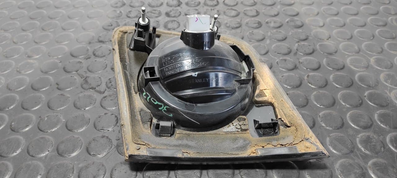 Recambio de PILOTO PORTON IZQUIERDO para MAZDA 3 BERLINA (BK) 1.6 CD Diesel CAT Y601 referencia OEM IAM P2775L - NEGRO 6