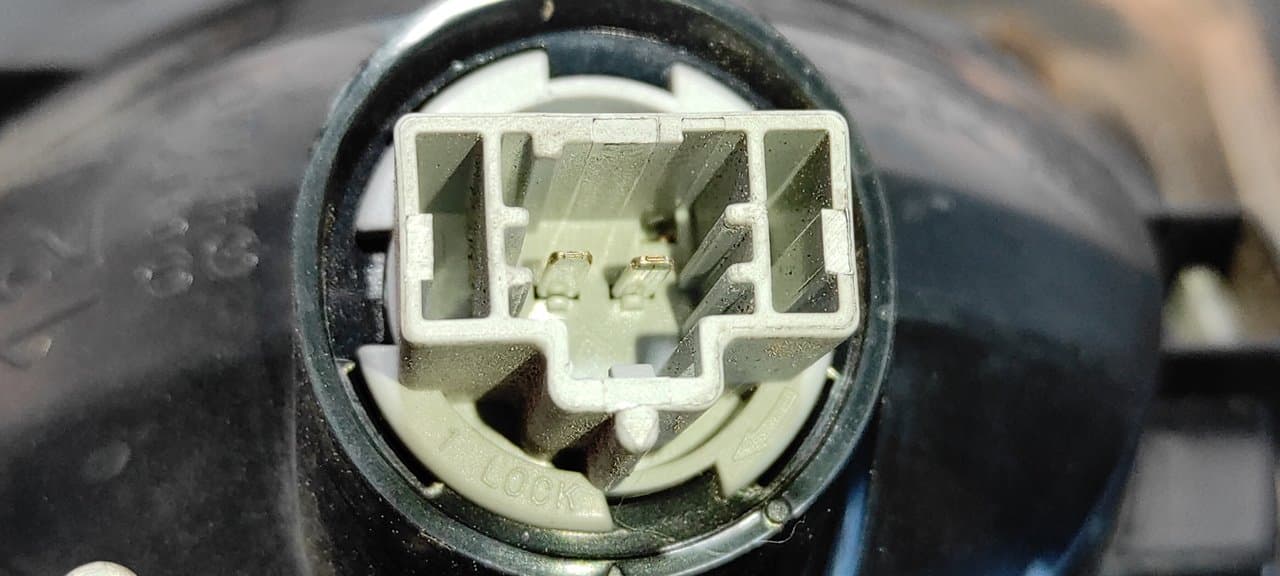 Recambio de PILOTO PORTON IZQUIERDO para MAZDA 3 BERLINA (BK) 1.6 CD Diesel CAT Y601 referencia OEM IAM P2775L - NEGRO 3