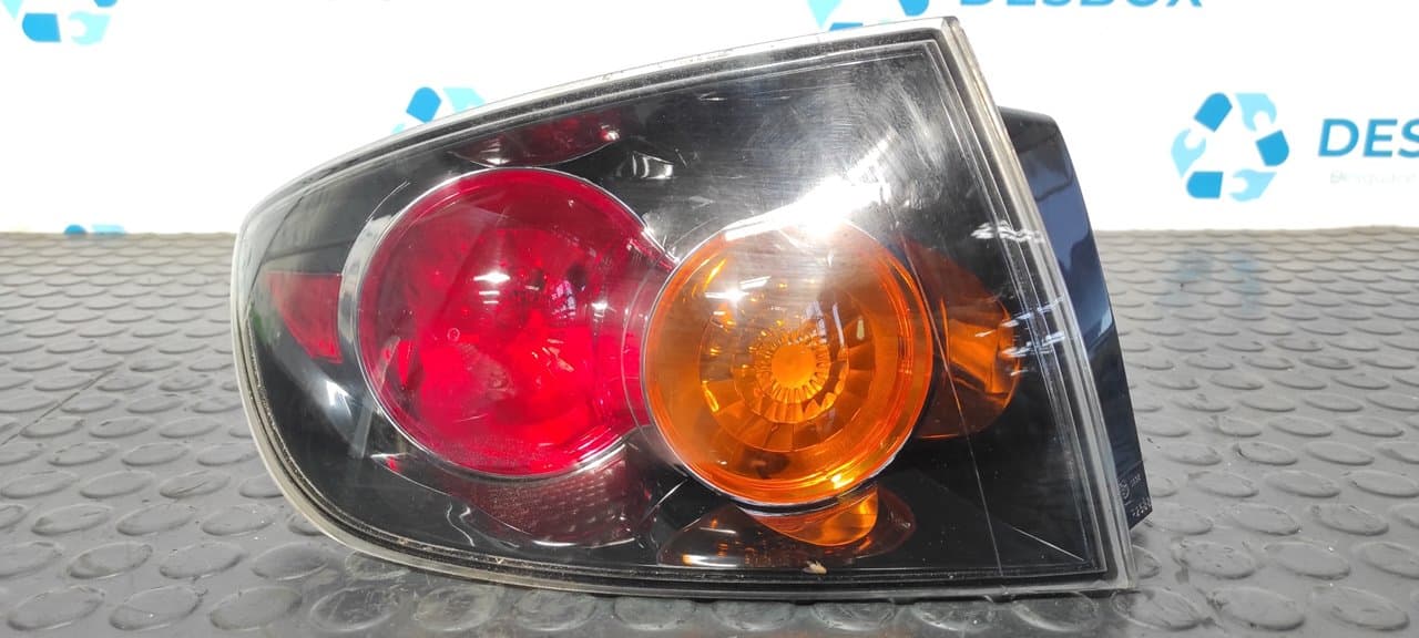 Recambio de PILOTO TRASERO IZQUIERDO para MAZDA 3 BERLINA (BK) 1.6 CD Diesel CAT Y601 referencia OEM IAM P2688 - NEGRO