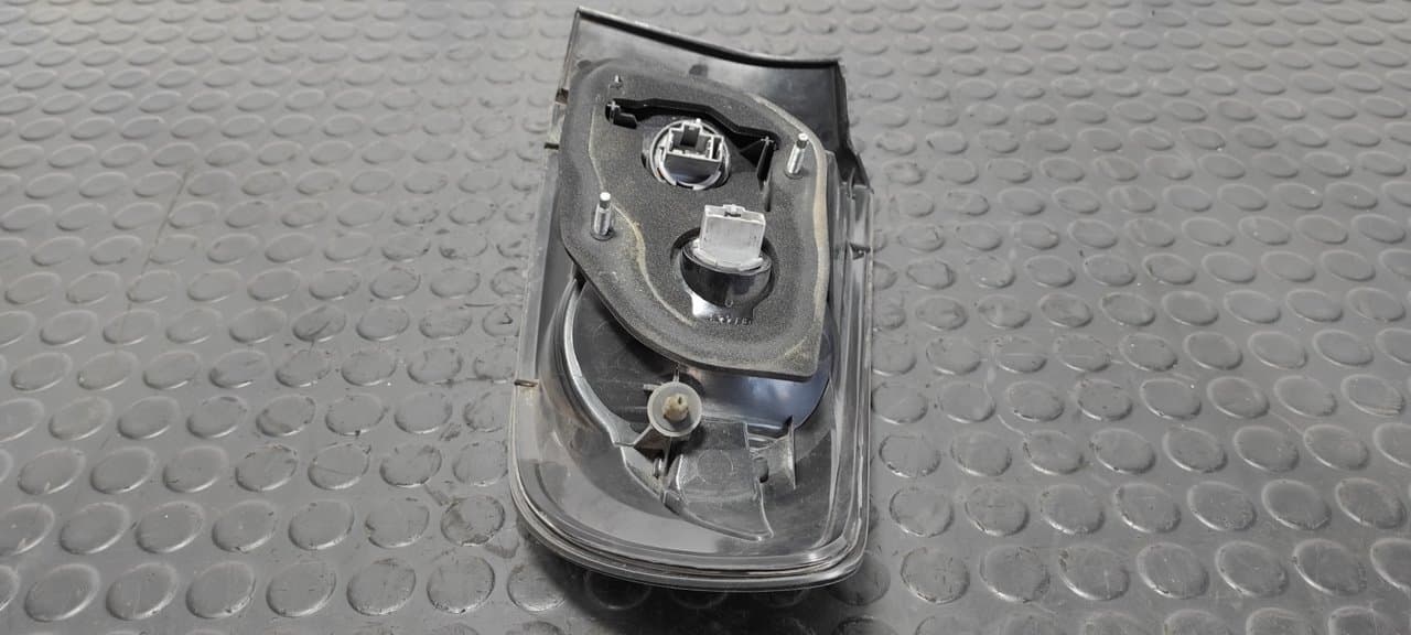 Recambio de PILOTO TRASERO IZQUIERDO para MAZDA 3 BERLINA (BK) 1.6 CD Diesel CAT Y601 referencia OEM IAM P2688 - NEGRO 2