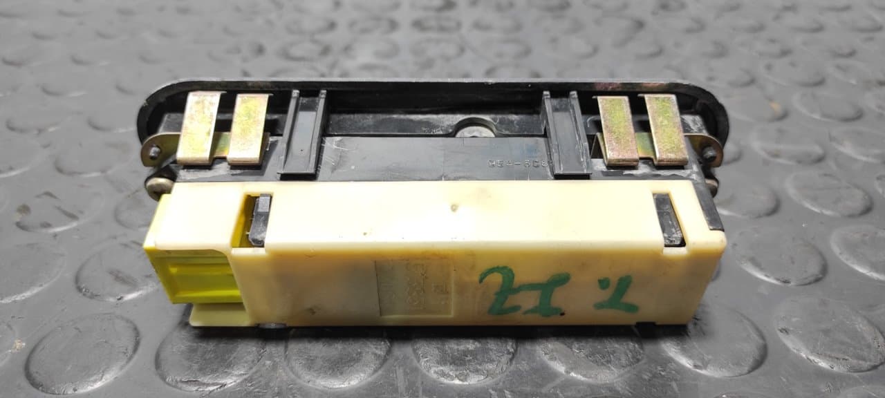 Recambio de MANDO ELEVALUNAS TRASERO IZQUIERDO para MITSUBISHI L 200 (K6/7) 2500 TD Magnum Sport (4-ptas.) 4D56 referencia OEM IAM 513831 - NEGRO 5