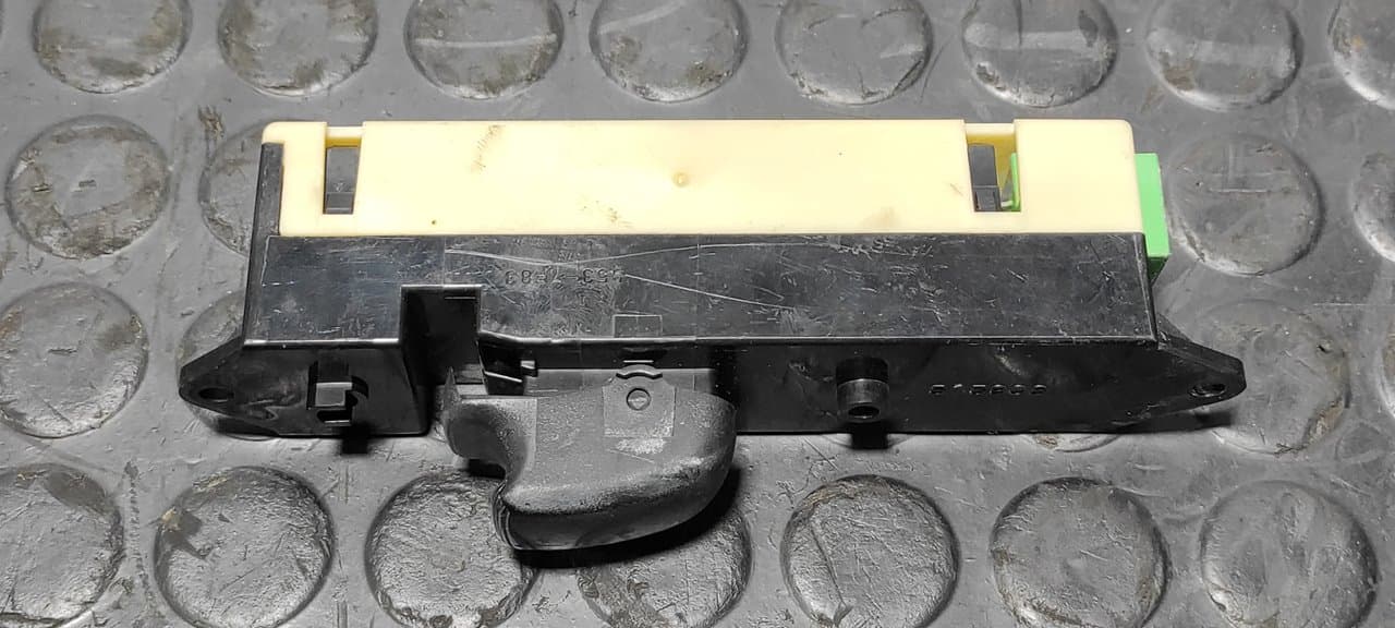 Recambio de MANDO ELEVALUNAS DELANTERO DERECHO para MITSUBISHI L 200 (K6/7) 2500 TD Magnum Sport (4-ptas.) 4D56 referencia OEM IAM 513831 - NEGRO 6